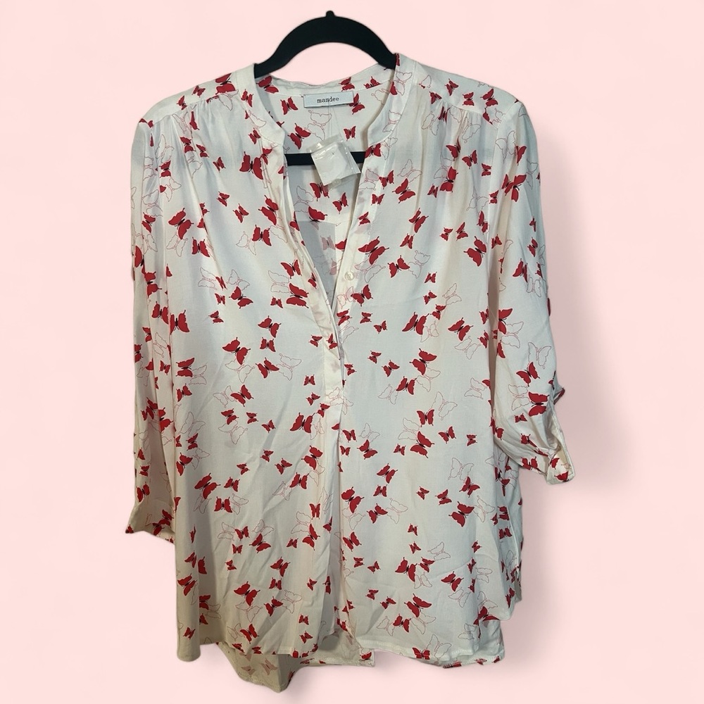 A Mandee blouse that is pretty and brand new with tags attached